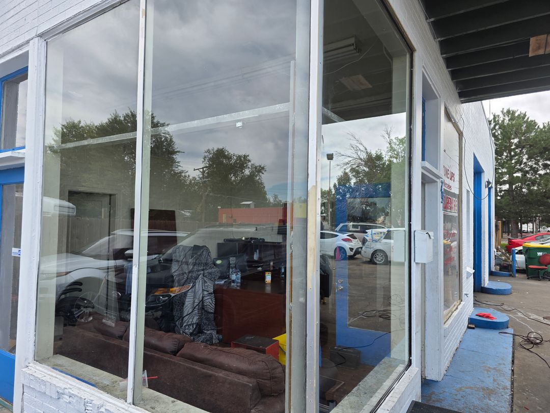Commercial window restoration project in Aurora